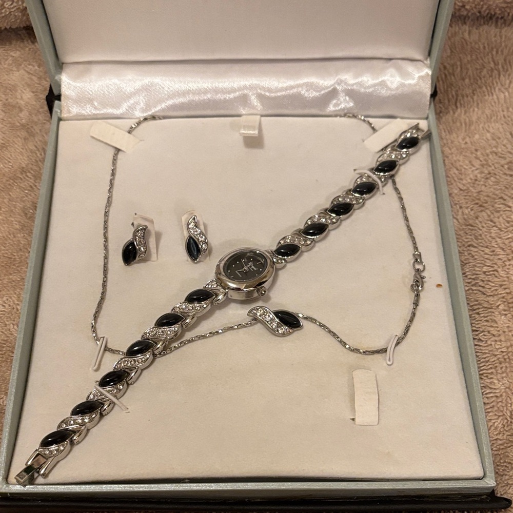 NEW Royal Collection Elegant Silver and Black Jewelry Set